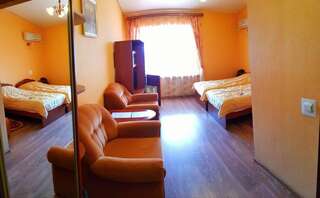 Гостиница Комплекс Орион Белокуриха Стандартный двухместный номер с 2 отдельными кроватями и балконом-1