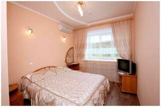 Гостиница Орион Белокуриха 2-комнатный номер полулюкс с 1 двуспальной кроватью-1